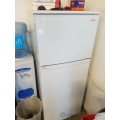 White Sunbeam 10cu ft Refrigerator/Freezer Fridge